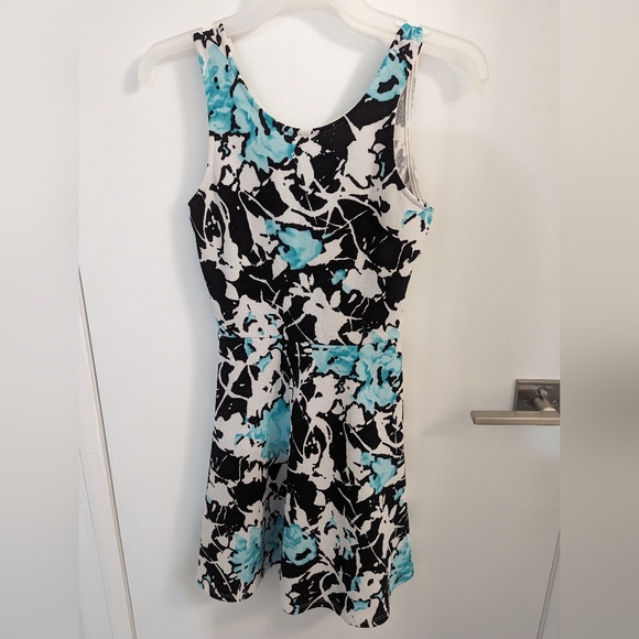 Floral Teal White & Black Dress - Picture 2 of 3